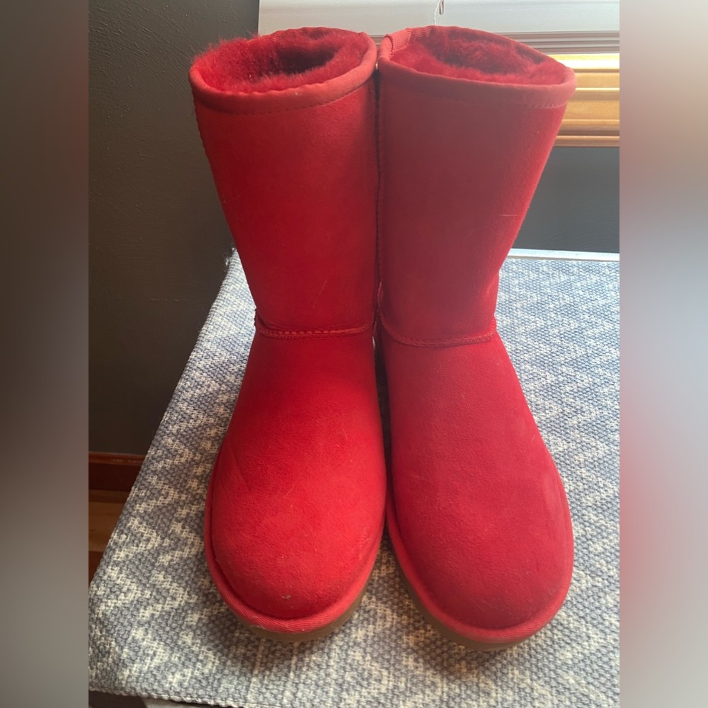 NWT - no box - Ugg classic boot